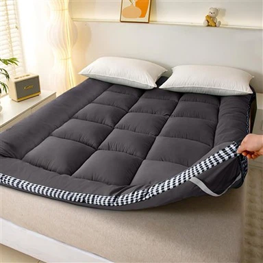 Couvre-matelas noir queen size